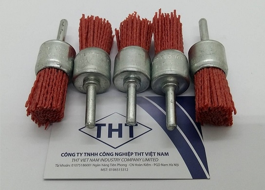 Chổi đánh rỉ sợi cước PVC màu đỏ